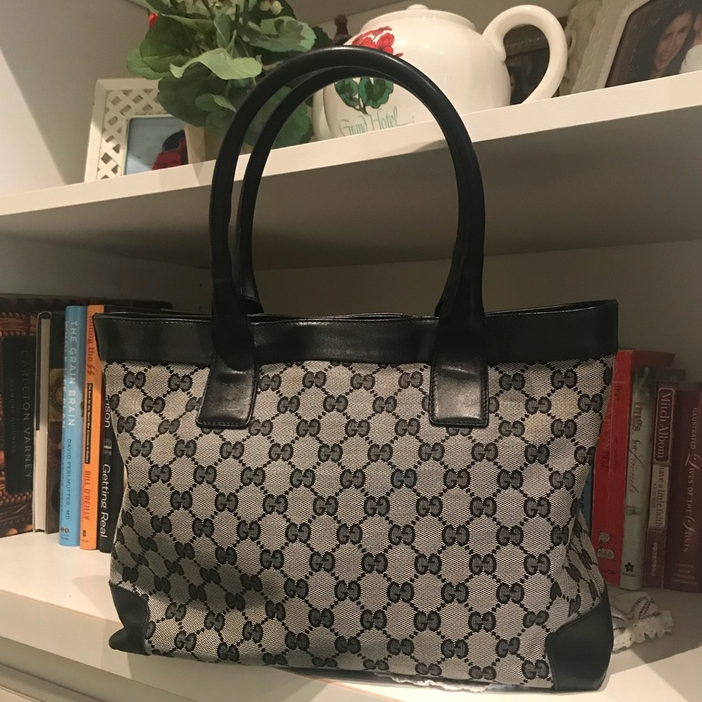 🍃🌹 Authentic GUCCI Handbag🌹🍃